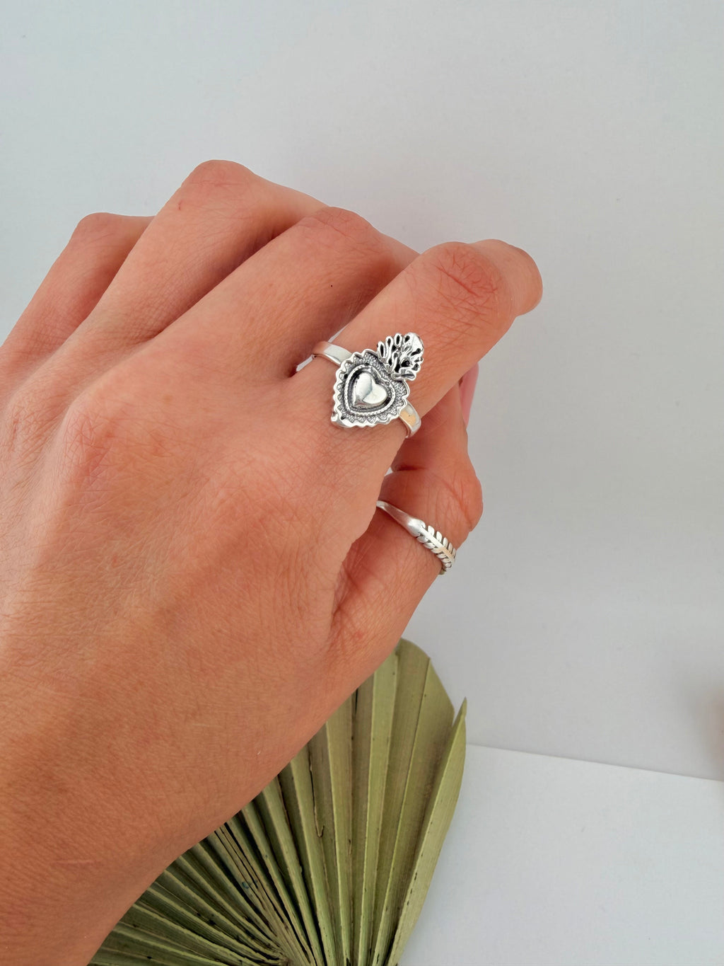 Sterling silver 925 sacred heart ring | Anillo de plata mexicana 925 sagrado corazón de Jesús