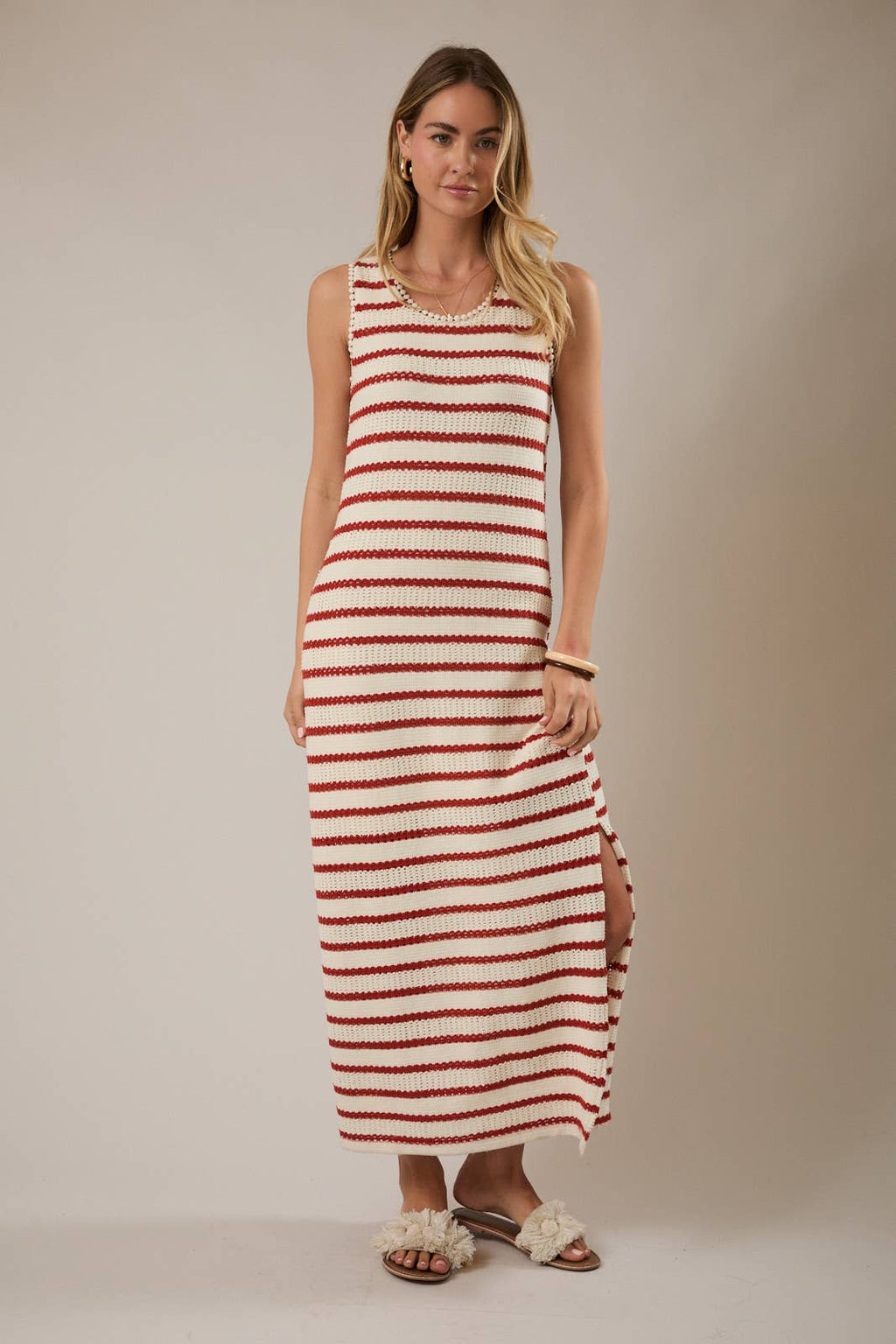 ROUND NECK SLEEVELESS SLIT STRIPE MAXI DRESS: CREAM-RED STRIPE