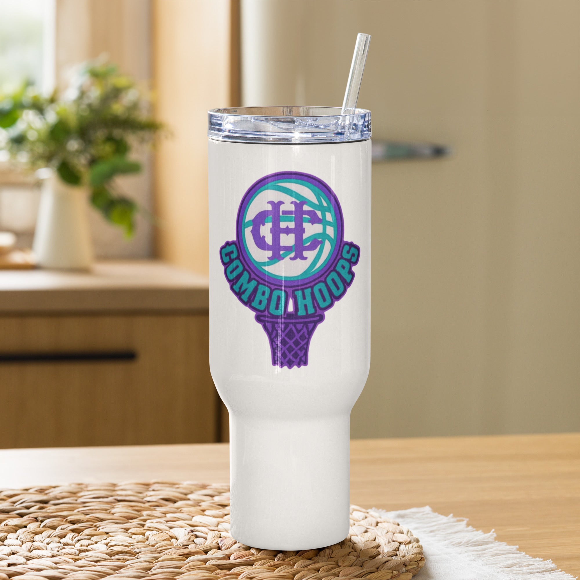 Travel mug with a handle